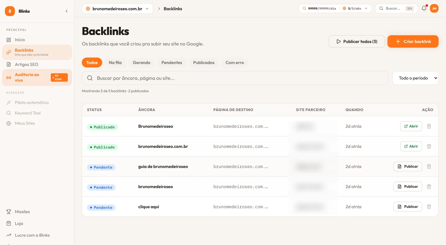 Tela de Backlinks do 8links: lista com status e o botão Publicar todos pra aprovar em 1 clique