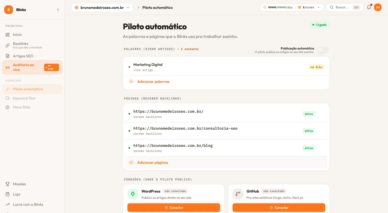 Tela Piloto automático do 8links com as duas listas: palavras que viram artigos e páginas que recebem backlinks